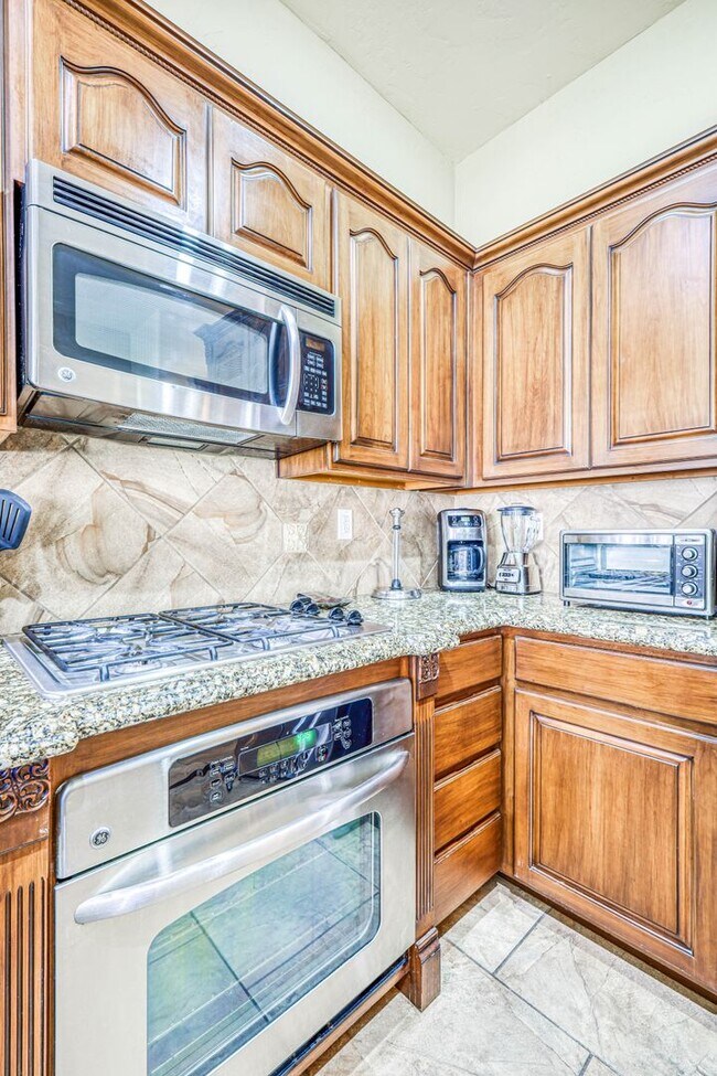 Building Photo - Westside area for Short Term Rental (Compl...
