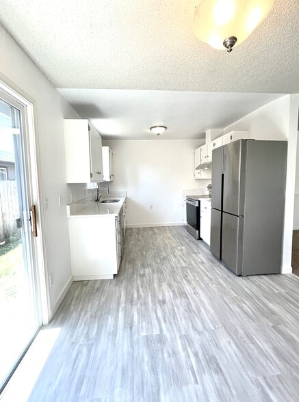 Building Photo - 2142 Rhodora St