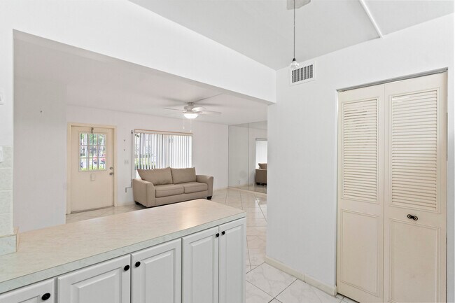 Building Photo - 441 Pine Glen Ln
