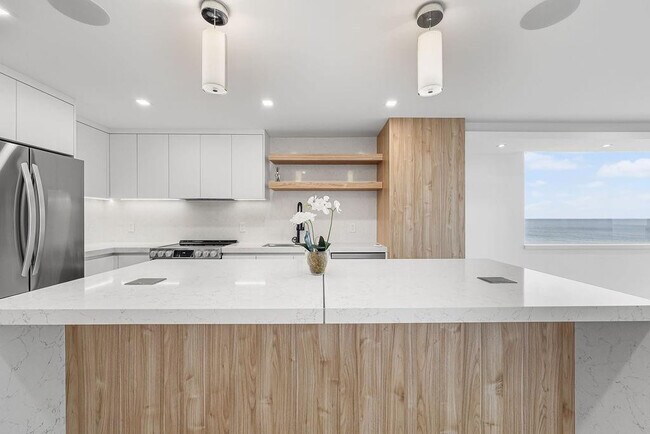 Building Photo - 545 S Fort Lauderdale Beach Blvd