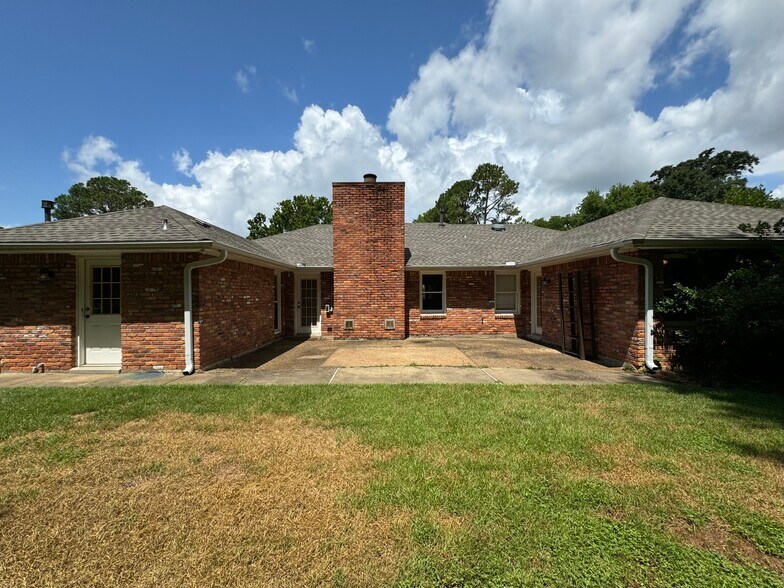 Building Photo - 107 Ledyard Dr