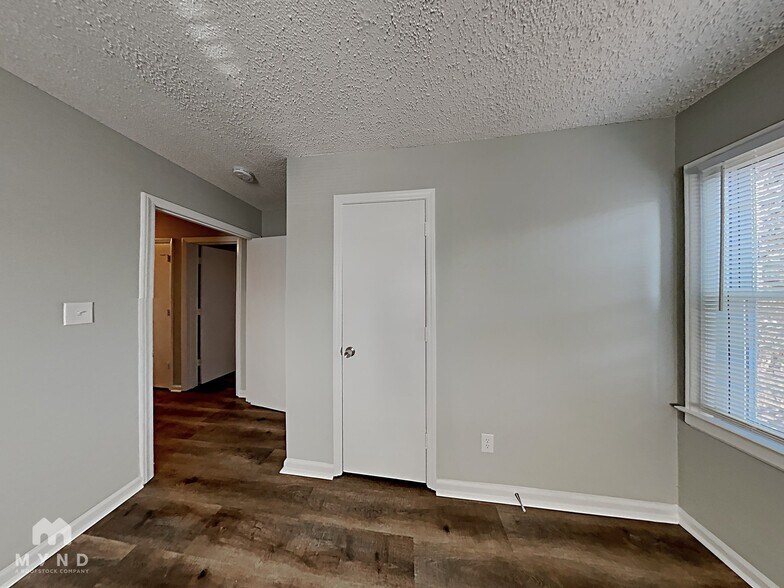 Building Photo - 5424 2 Moons Dr