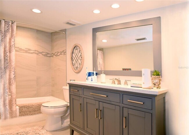 Building Photo - 4900 Brittany Dr S