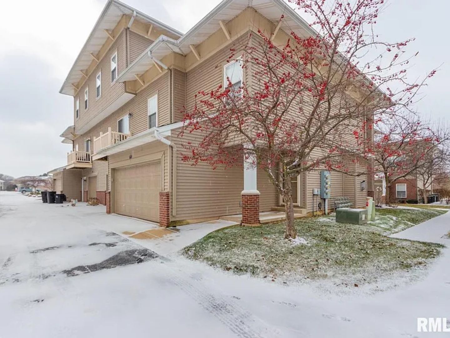 Building Photo - 11217 North Oakwood Drive