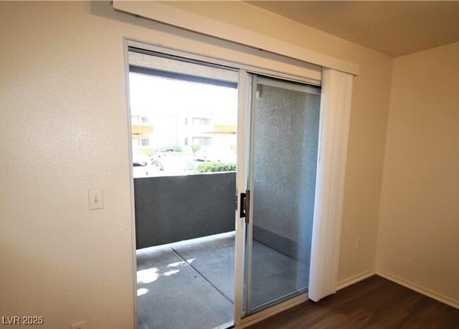 Building Photo - 555 E Silverado Ranch Blvd