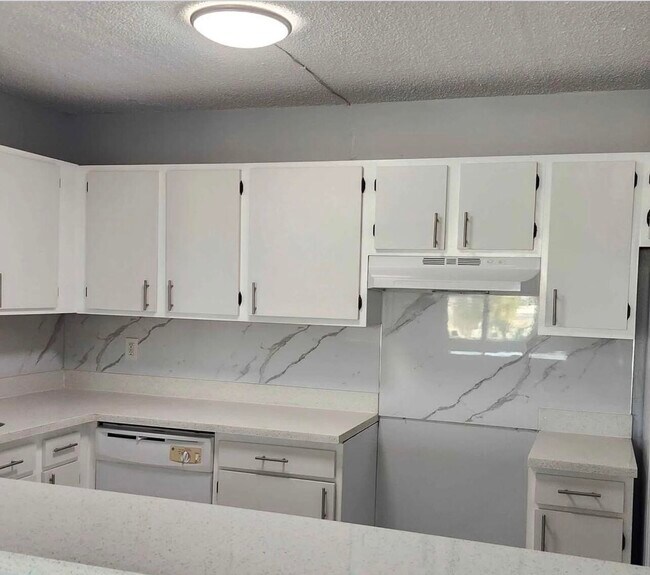 Building Photo - 14840 Naranja Lakes Blvd