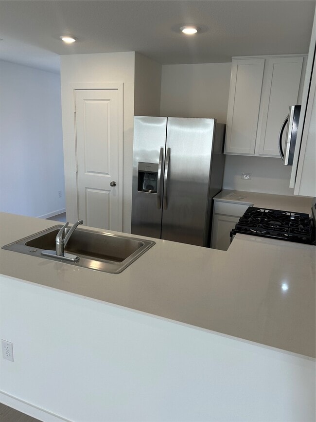 Building Photo - 3085 Majestic Sunrise Dr