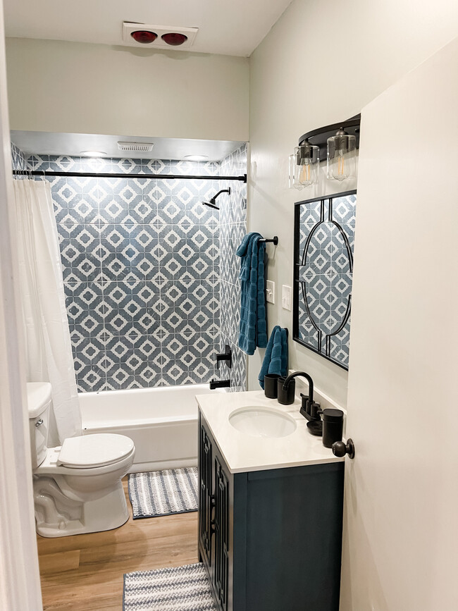 Building Photo - Furnished 2 bed 1 bath on 38th