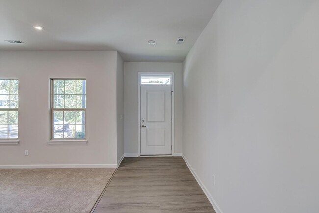 Building Photo - 5 Bedroom Home in Youngsville, right off o...