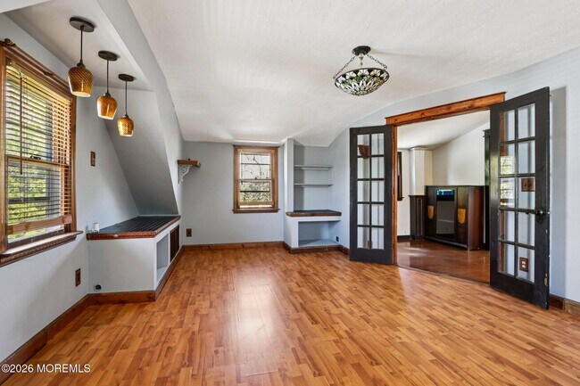 Building Photo - 15 Woolley Ave