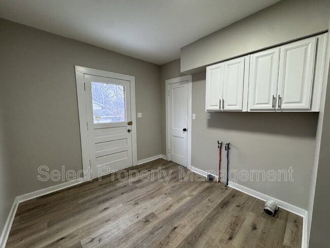 Building Photo - 930 3rd St