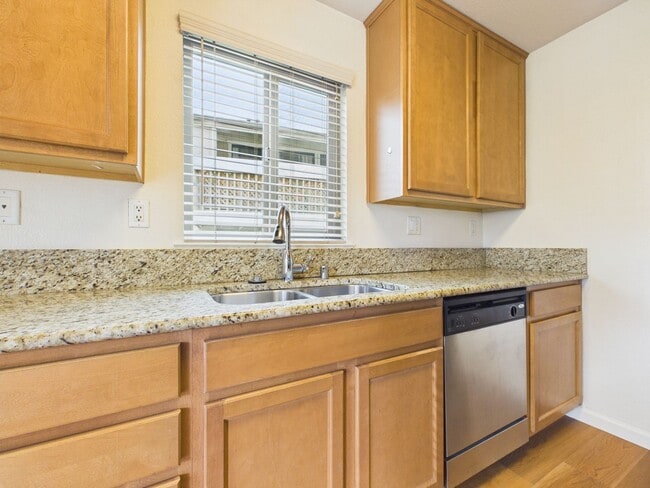 Building Photo - Beautifully appointed 2 bedroom condo for rent at Kimberly Place