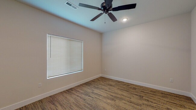 Building Photo - 1119 N Broadview Ln