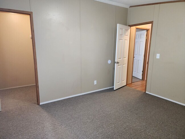 Building Photo - 306 E Spruce St