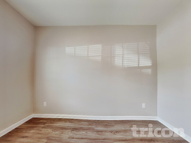 Building Photo - 2048 Lauren Woods Dr