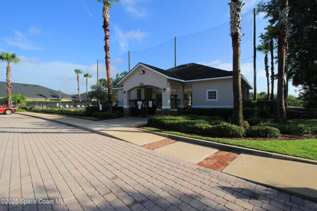 Building Photo - 947 Remington Green Dr SE