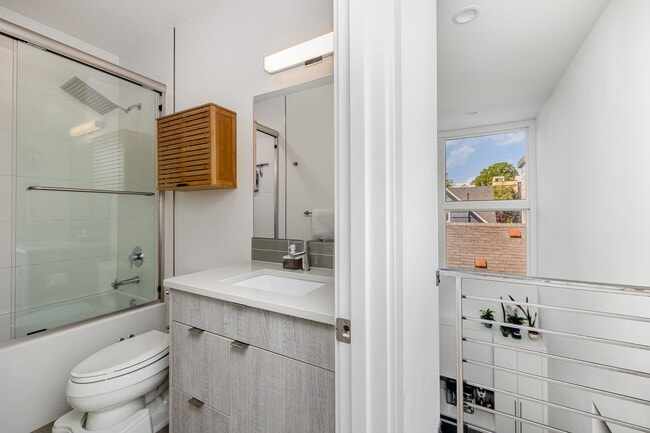 Building Photo - Modern Ballard Townhome | 2 Bed + 2.5 | 1,...