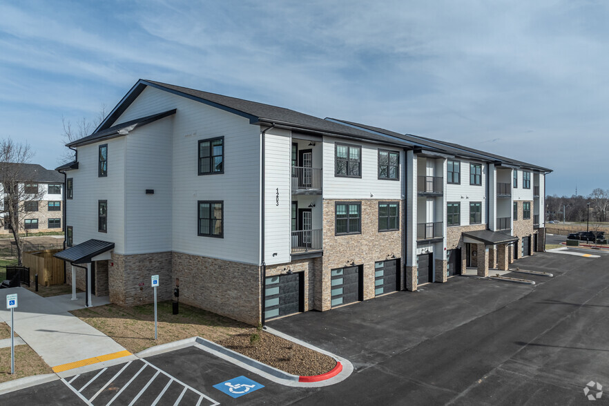 Building Photo - The Bend on Promenade Apartments