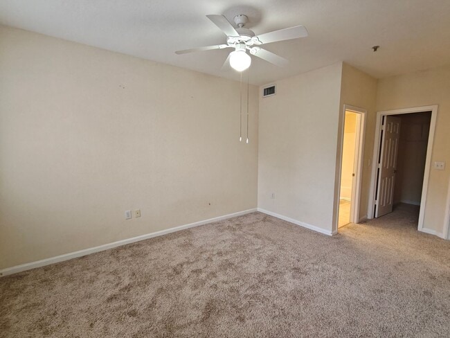 Building Photo - Beautiful 3 Bedroom, 2 Bathroom Townhome with Garage – Pet Friendly!