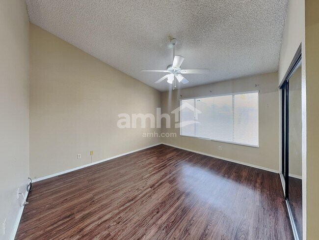 Building Photo - 379 Bradford Dr