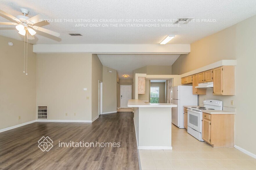 Building Photo - 12963 Silver Springs Dr N