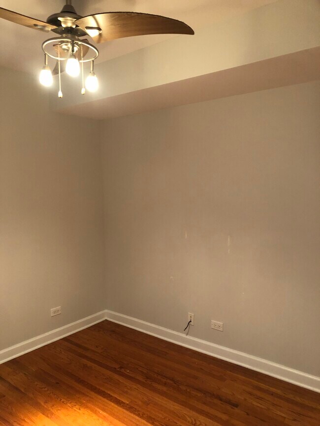 Building Photo - 4849 N Wolcott Ave
