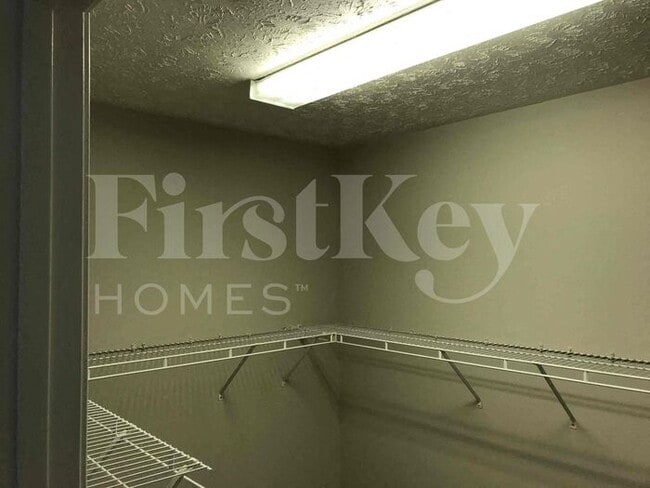 Building Photo - 8118 Birch Walk Dr