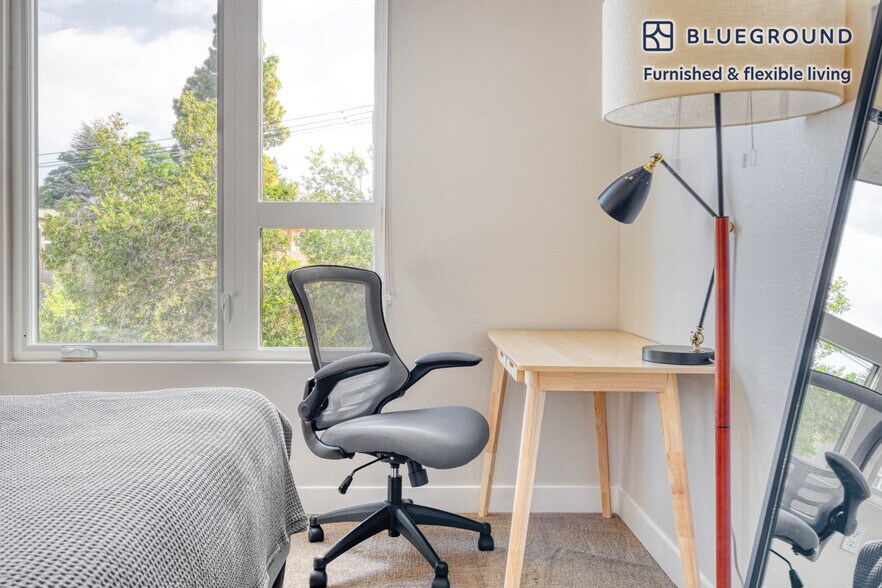 Building Photo - 1545 San Antonio St