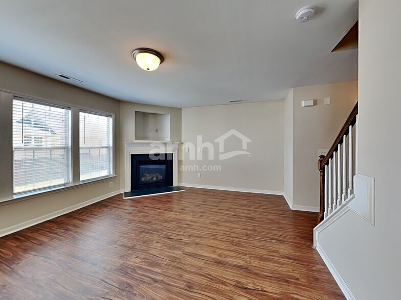 Building Photo - 1419 Infinity Ln