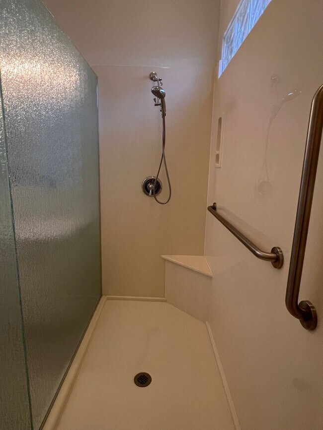 Building Photo - Live in Comfort and Style in the Prestigio...
