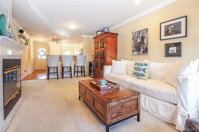 Building Photo - 213 Waterside Close