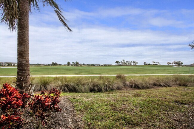 Building Photo - Like new 2BR, 2BA garage condo-Lakewood National