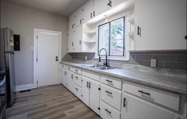 Building Photo - 207 Spring St