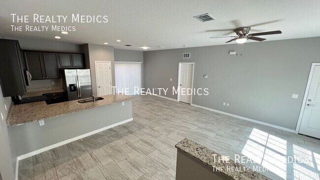 Building Photo - 1247 San Matio St