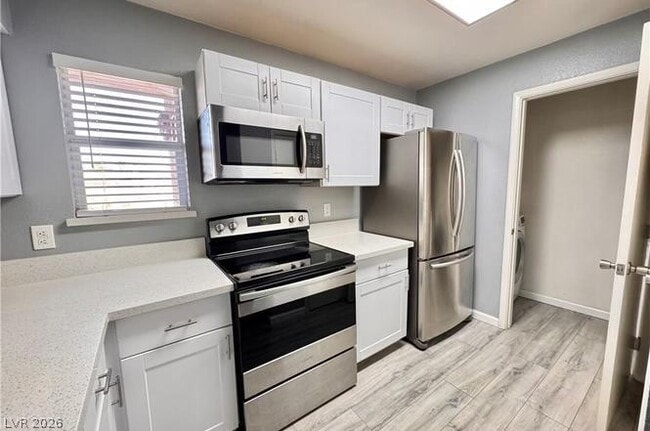 Building Photo - 1150 N Buffalo Dr