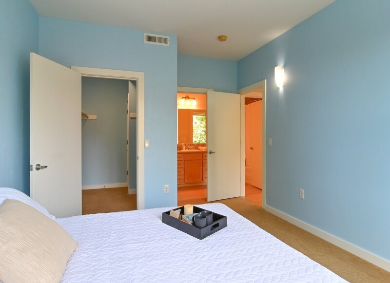 Building Photo - 347 Rustic Pl