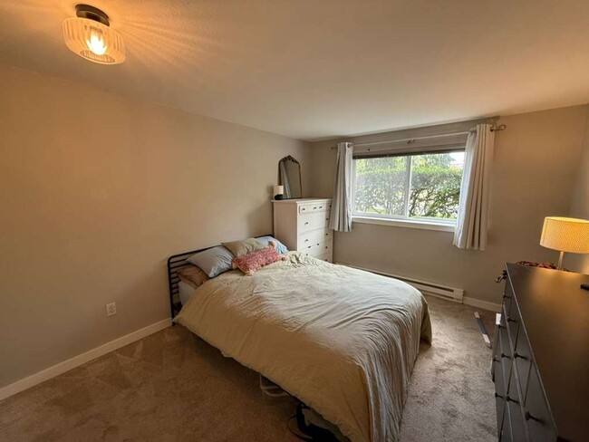 Building Photo - 2 Bedroom 2 Bathroom + Parking and Storage!