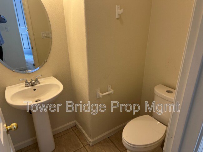 Building Photo - 3918 Ginko Way