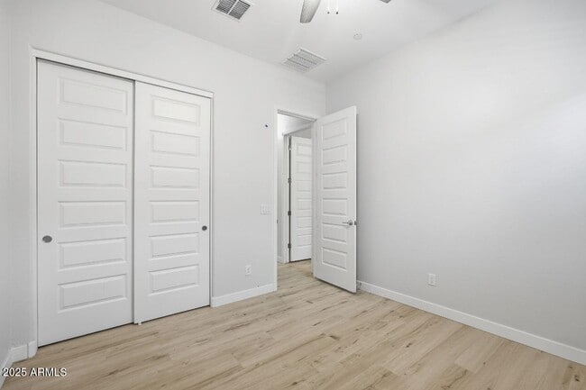 Building Photo - 9749 E Tahoe Ave