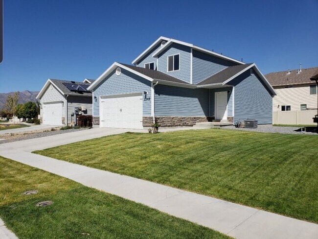 Building Photo - 2349 Jim Bridger Dr