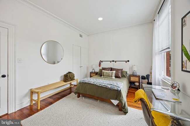 Building Photo - 1731 Bainbridge St