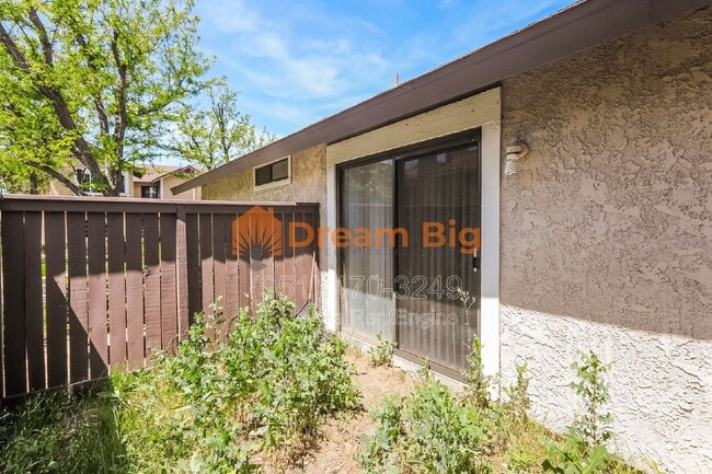 Building Photo - 2844 Oak Creek Dr