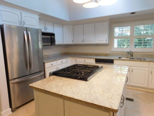 Building Photo - Expansive Unfurnished Spanish Wells Home Available for Rent