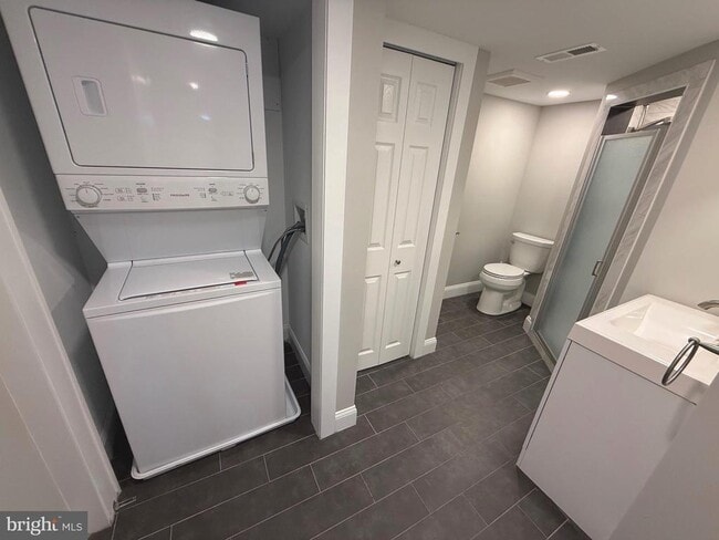 Building Photo - 538 Durham Rd