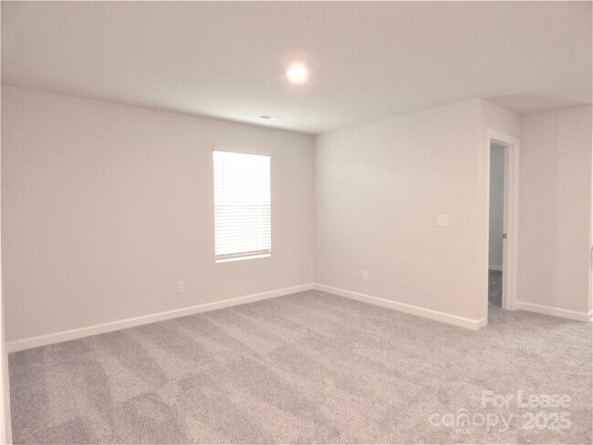Building Photo - 1057 Red Apple St