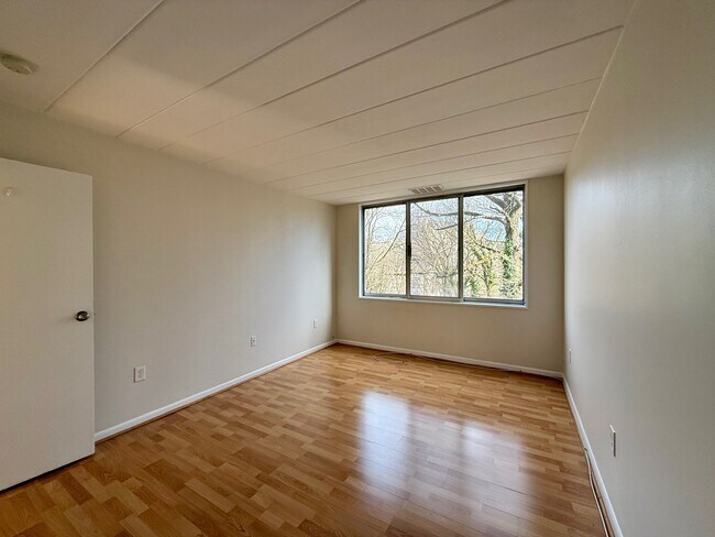 Building Photo - 2300 Riddle Ave