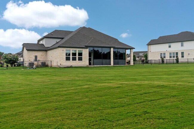 Building Photo - 209 Northcrest Dr
