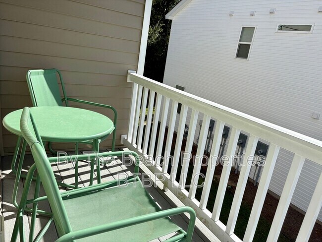 Building Photo - 194 Spencer Cir