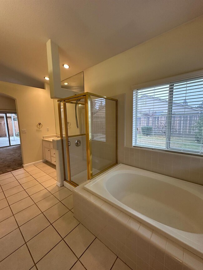 Building Photo - 2260 E Niles Ave