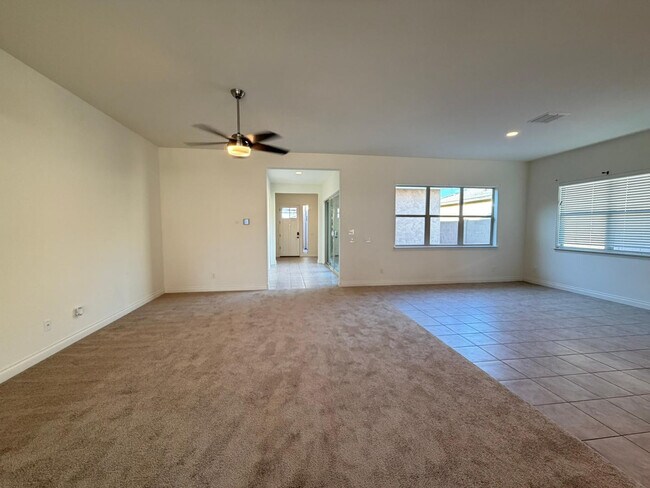 Building Photo - 9541 E Theia Dr